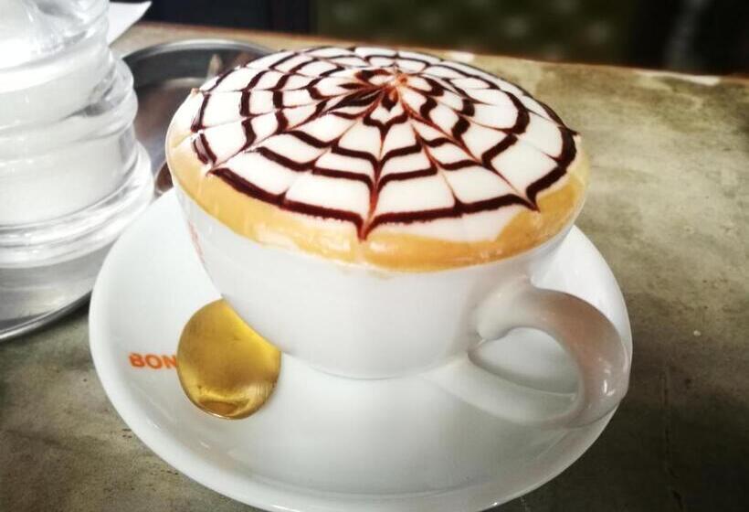 호텔 Chatchada House