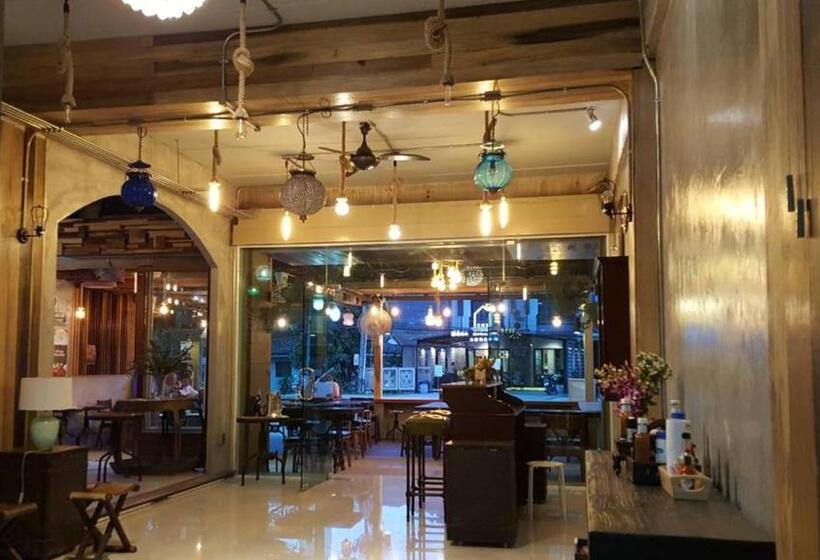 호텔 Chatchada House