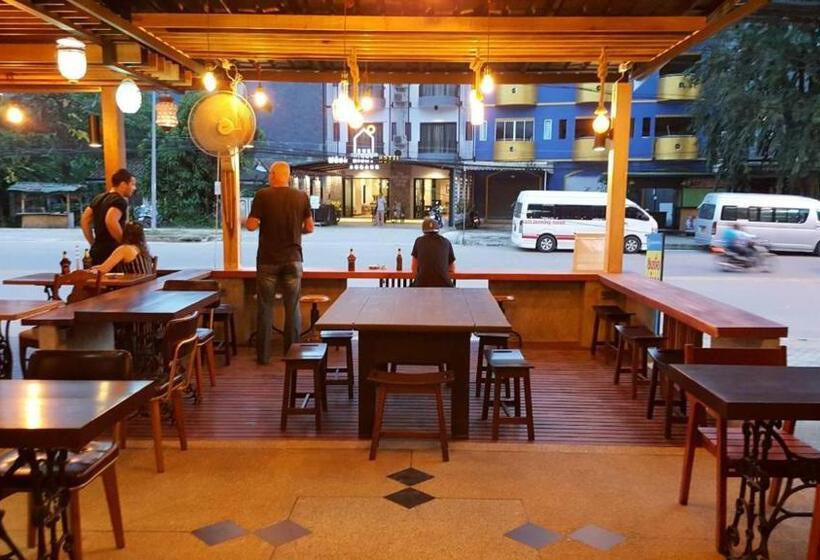 호텔 Chatchada House