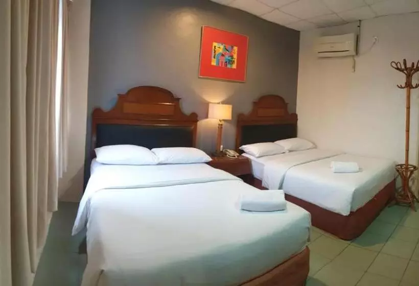 Golden Court Hotel   Sri Pelangi