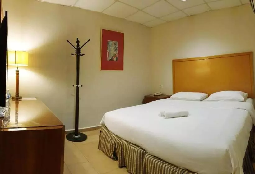 Golden Court Hotel   Sri Pelangi