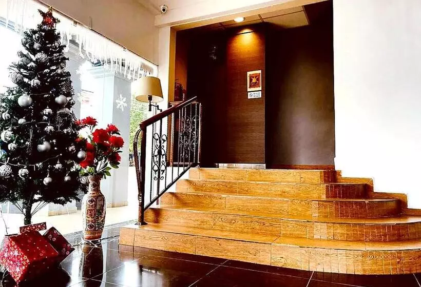 Golden Court Hotel   Sri Pelangi