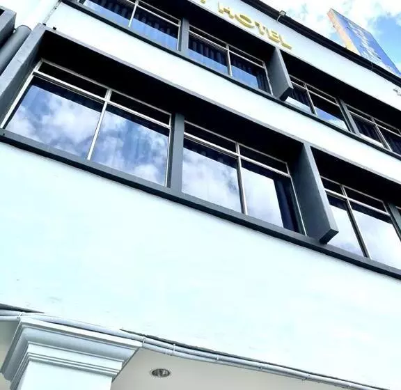 Golden Court Hotel   Sri Pelangi