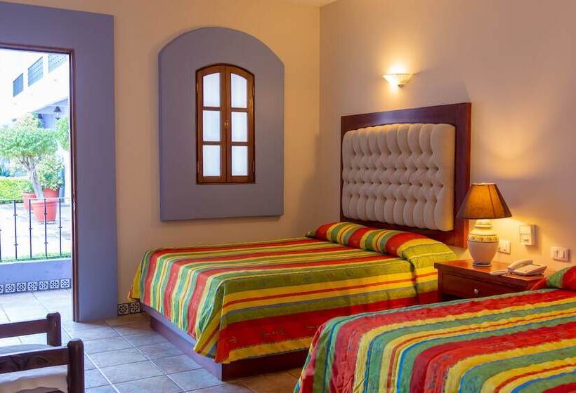 Отель Santa Helena Plaza