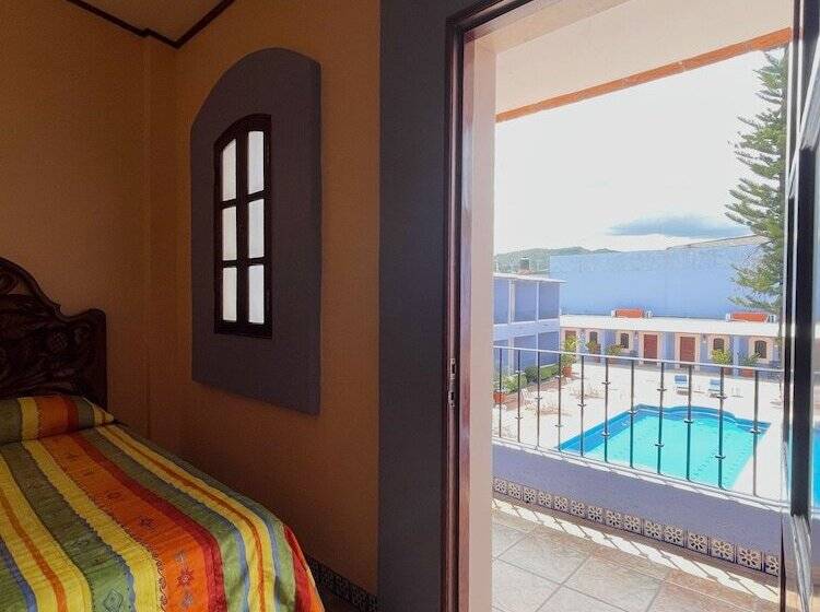 Отель Santa Helena Plaza