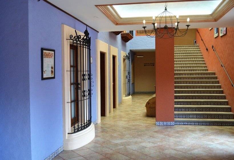 Отель Santa Helena Plaza