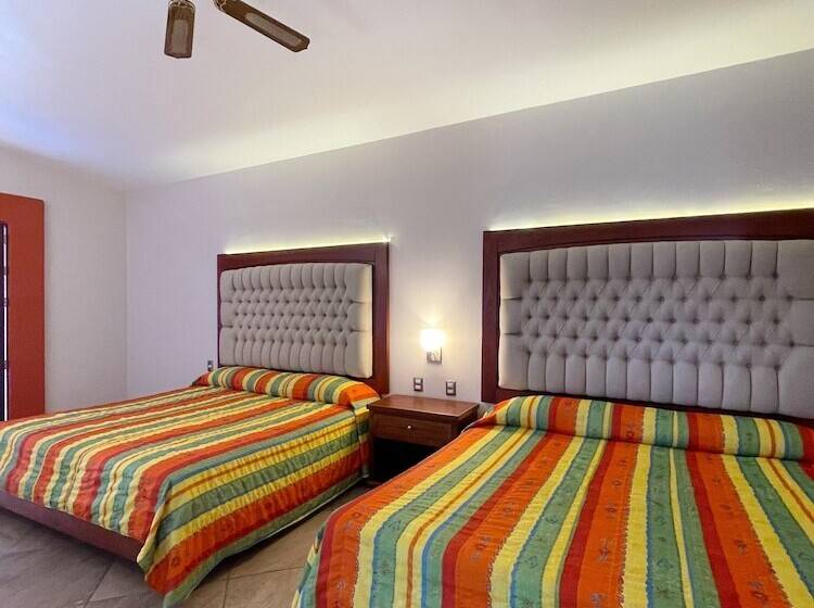 Отель Santa Helena Plaza