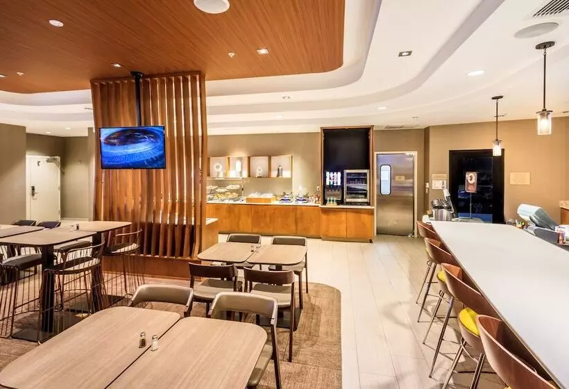 Hotelli Springhill Suites By Marriott The Dunes On Monterey Bay