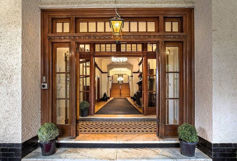 Pensão The Robertson Hotel