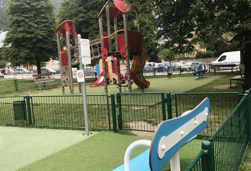 تختخواب و صبحانه Les Tilleuls