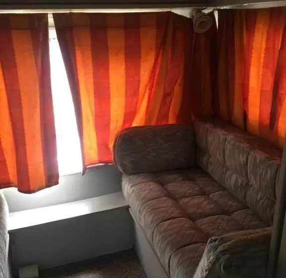 هتل کپسول Campervan Ehu Derry