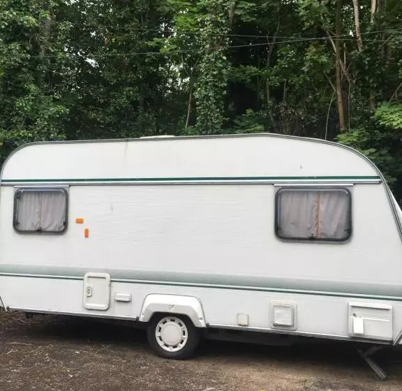 هتل کپسول Campervan Ehu Derry
