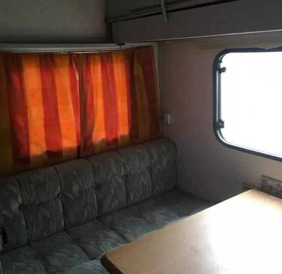 هتل کپسول Campervan Ehu Derry