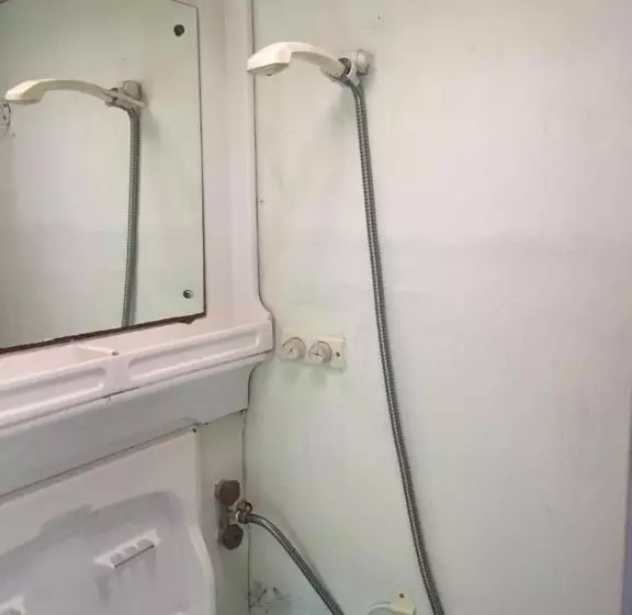 هتل کپسول Campervan Ehu Derry