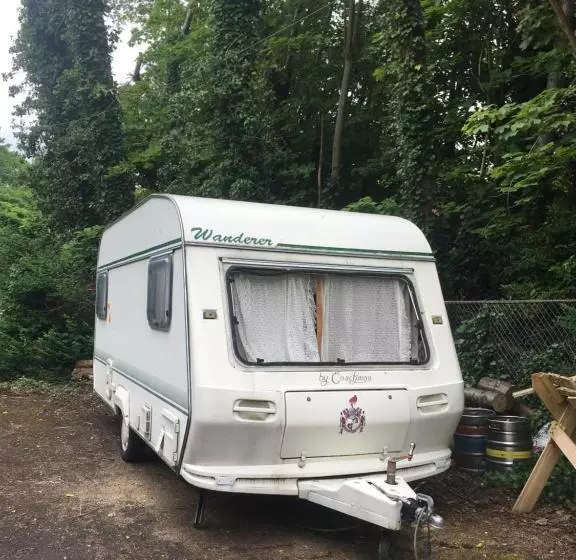 هتل کپسول Campervan Ehu Derry