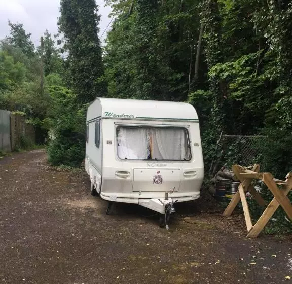 هتل کپسول Campervan Ehu Derry