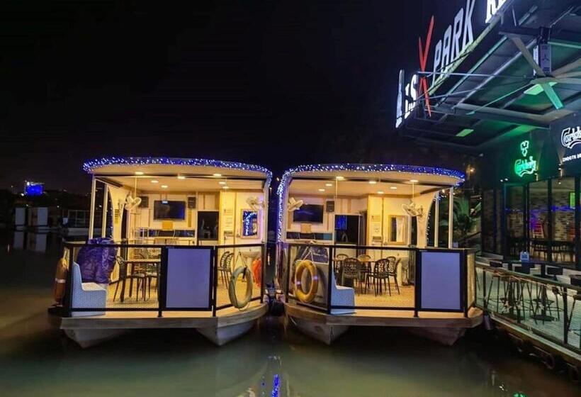 בית מלון כפרי X Park Iskandar Puteri