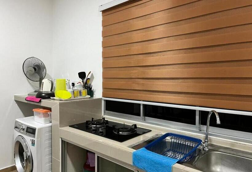 بنسيون D Tetamu Bandar Sg Long