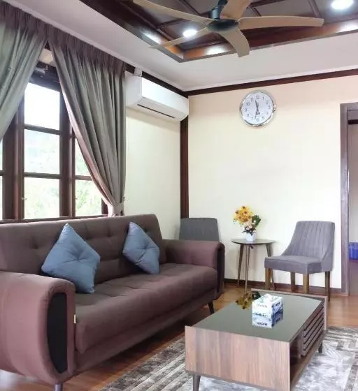Lomakeskus D Razna Chalet Pantai Seberang Takir