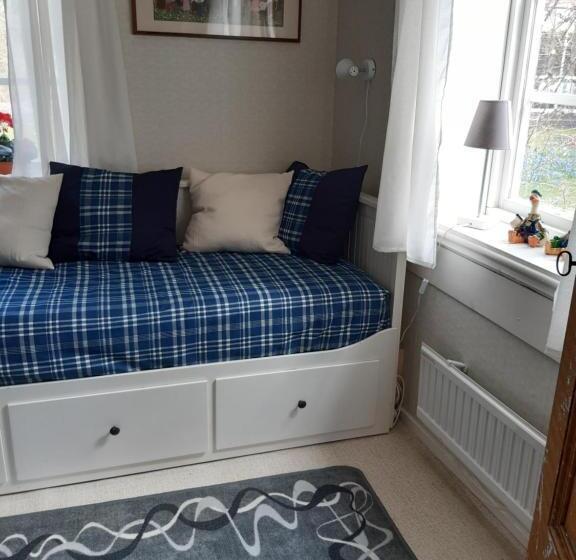 צימר Röda Stugan På Slinken