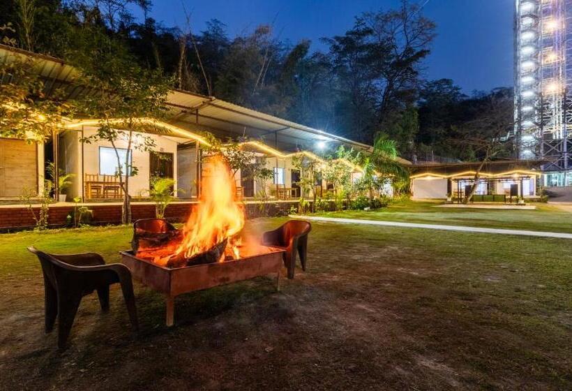 Itsy Hotels Paddler Zone With Bungee Jumping