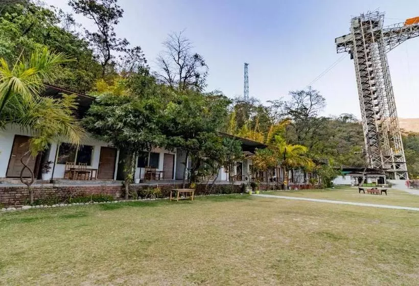 Itsy Hotels Paddler Zone With Bungee Jumping