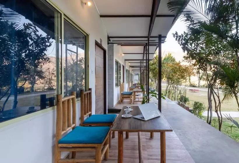 Itsy Hotels Paddler Zone With Bungee Jumping