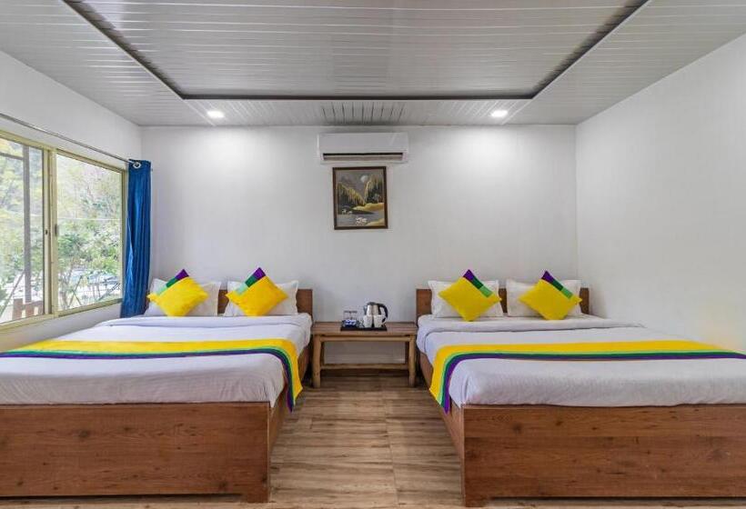 Itsy Hotels Paddler Zone With Bungee Jumping