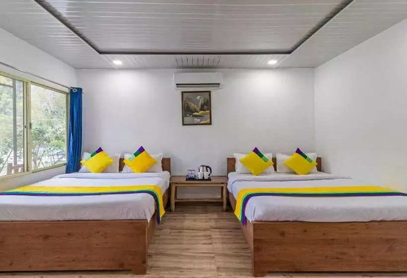 Itsy Hotels Paddler Zone With Bungee Jumping