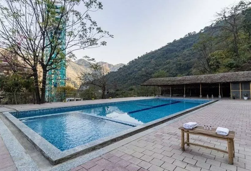 Itsy Hotels Paddler Zone With Bungee Jumping