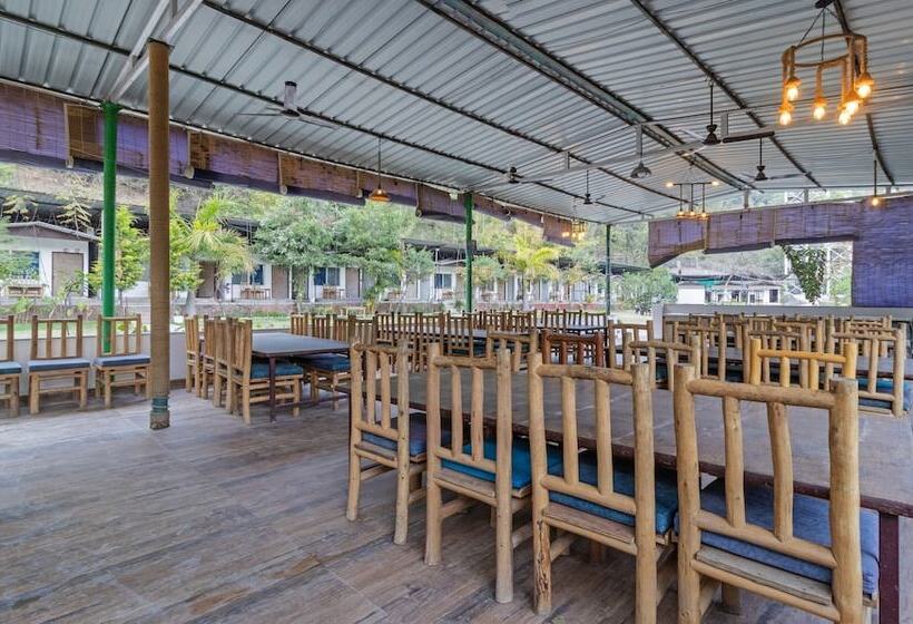 Itsy Hotels Paddler Zone With Bungee Jumping