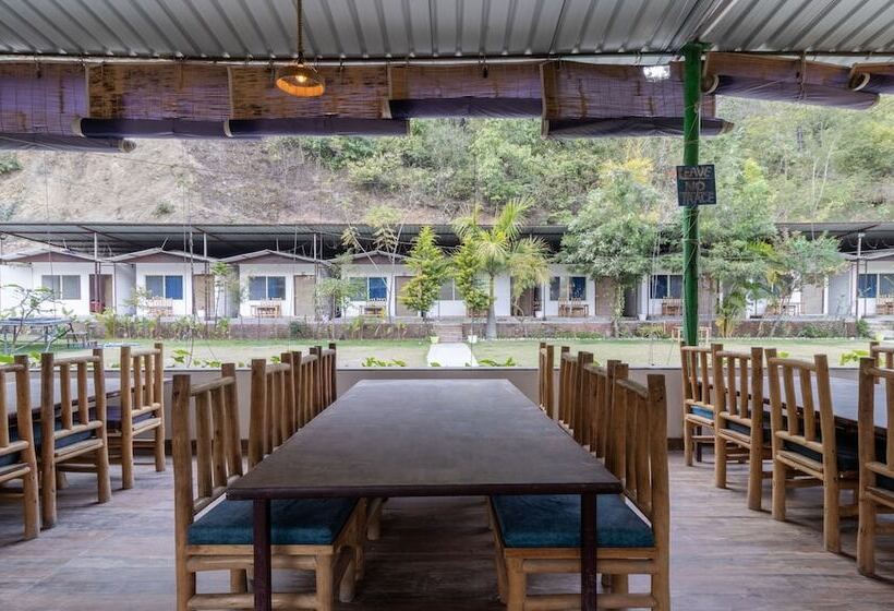 Itsy Hotels Paddler Zone With Bungee Jumping