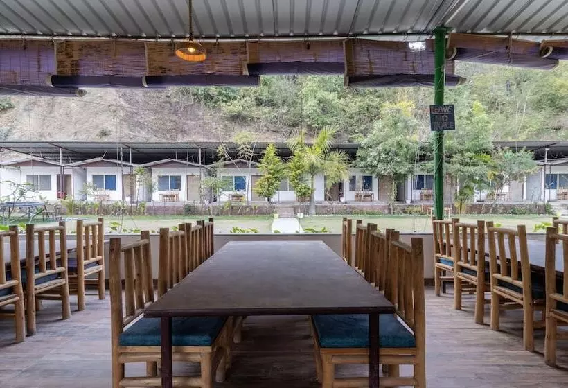 Itsy Hotels Paddler Zone With Bungee Jumping