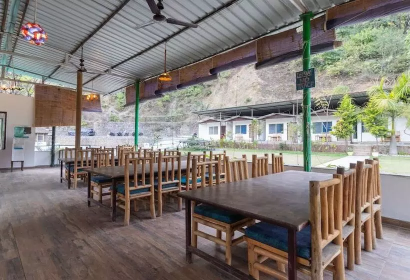 Itsy Hotels Paddler Zone With Bungee Jumping