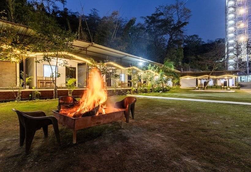 Itsy Hotels Paddler Zone With Bungee Jumping