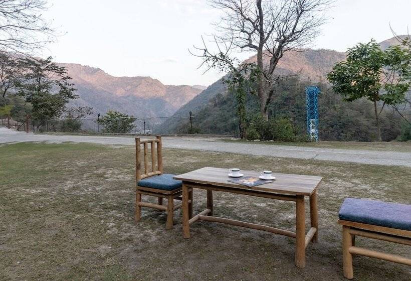 Itsy Hotels Paddler Zone With Bungee Jumping