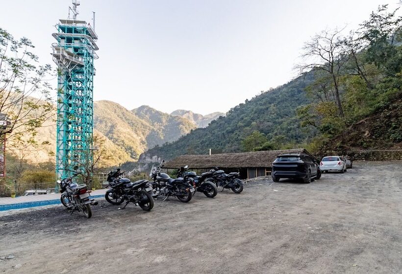 Itsy Hotels Paddler Zone With Bungee Jumping