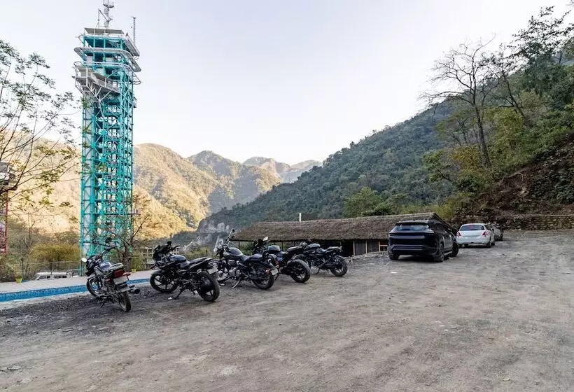 Itsy Hotels Paddler Zone With Bungee Jumping