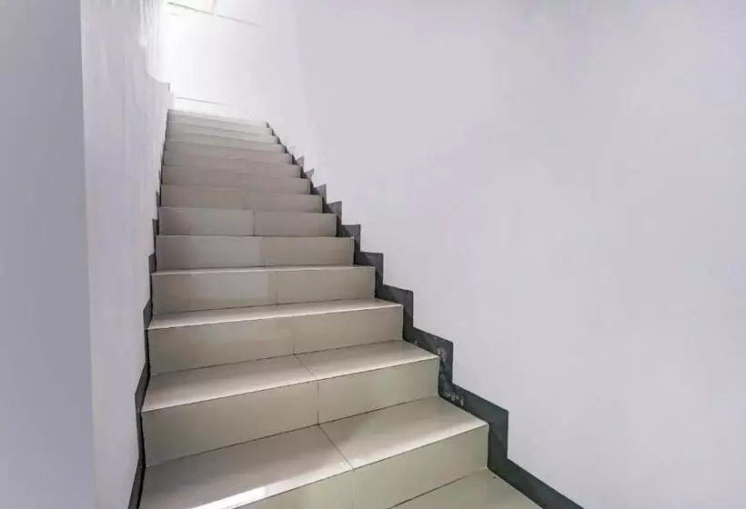 Hotelli Oyo 90891 Parang Kusumo Residence