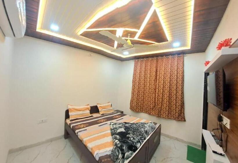 ペンション Khatushyamji Palace