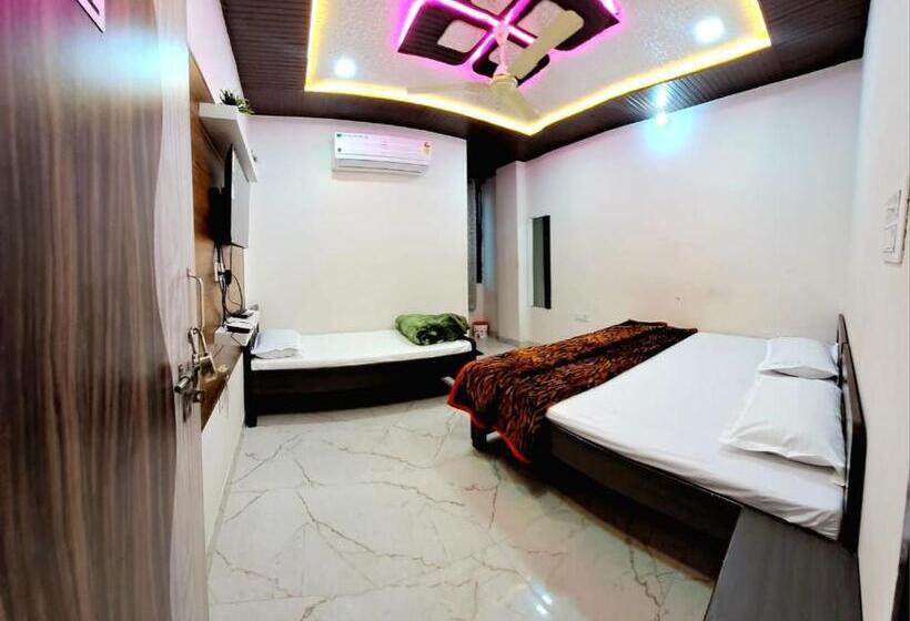 ペンション Khatushyamji Palace