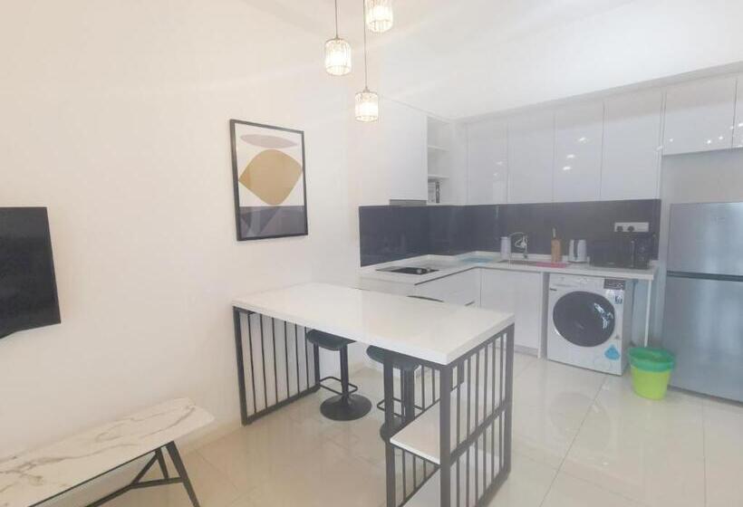 The Elysia Park Residence By Home Owner