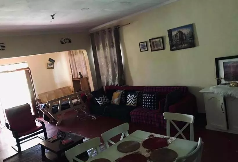تختخواب و صبحانه Bomba Homestay