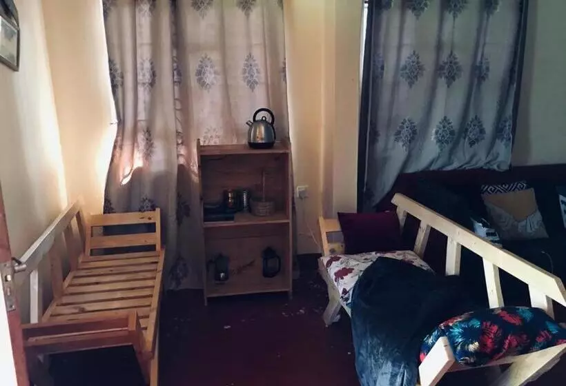 تختخواب و صبحانه Bomba Homestay