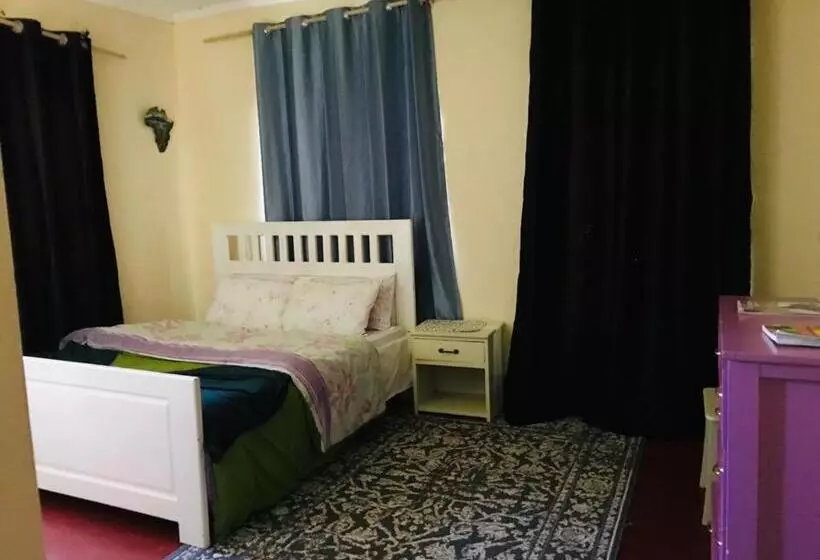 تختخواب و صبحانه Bomba Homestay