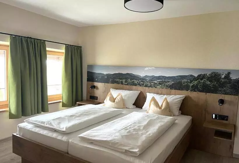 Hotelli Alpengasthof Hochberg   Familie Gruber