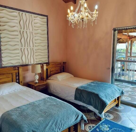 Отель Los Caballeros