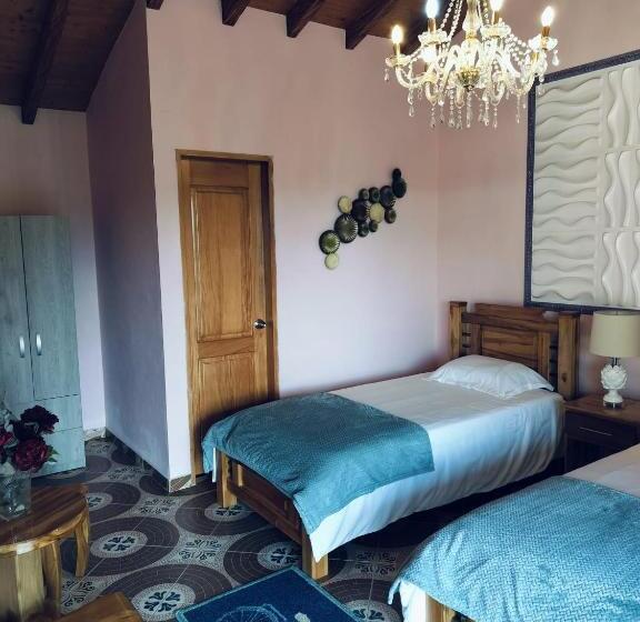 Отель Los Caballeros