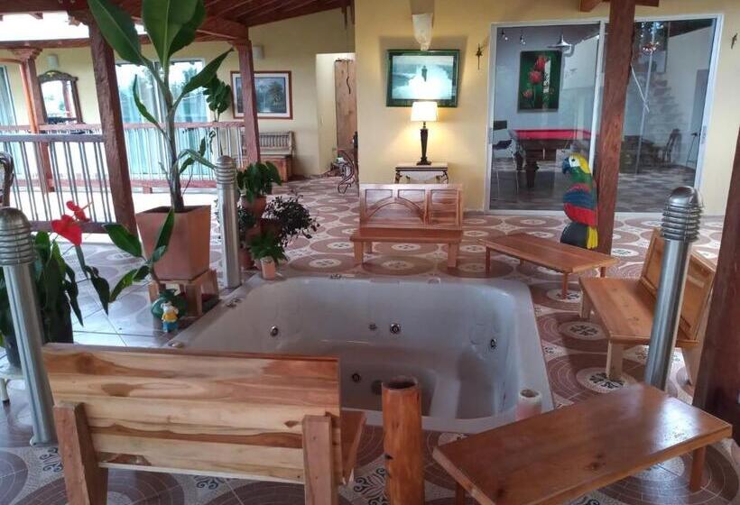 Отель Los Caballeros