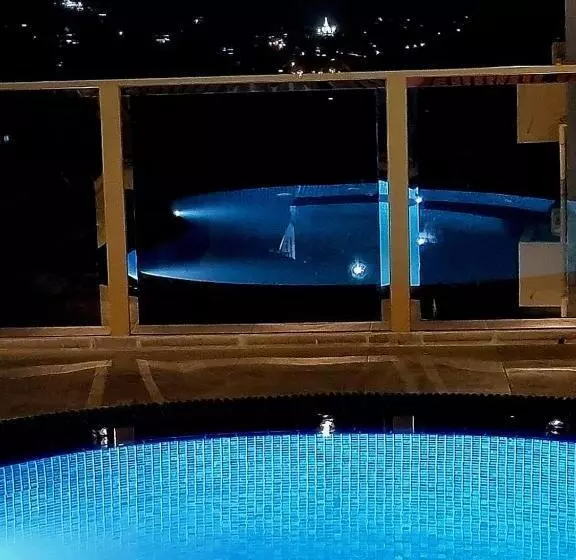 Hotelli Manthra Leisure